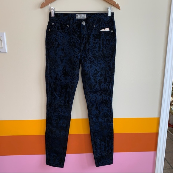 free people snake print skinny pants . NWT . - Picture 3 of 8